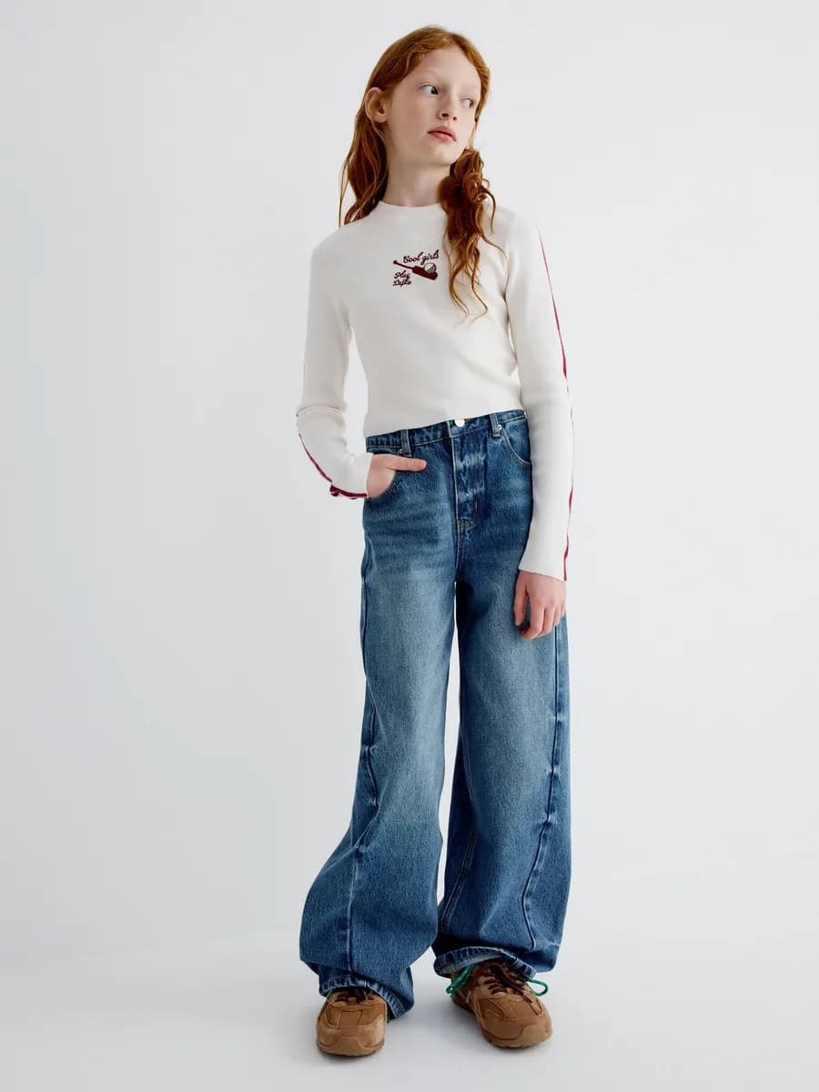 Широкие джинсы трубы с переведенными швами