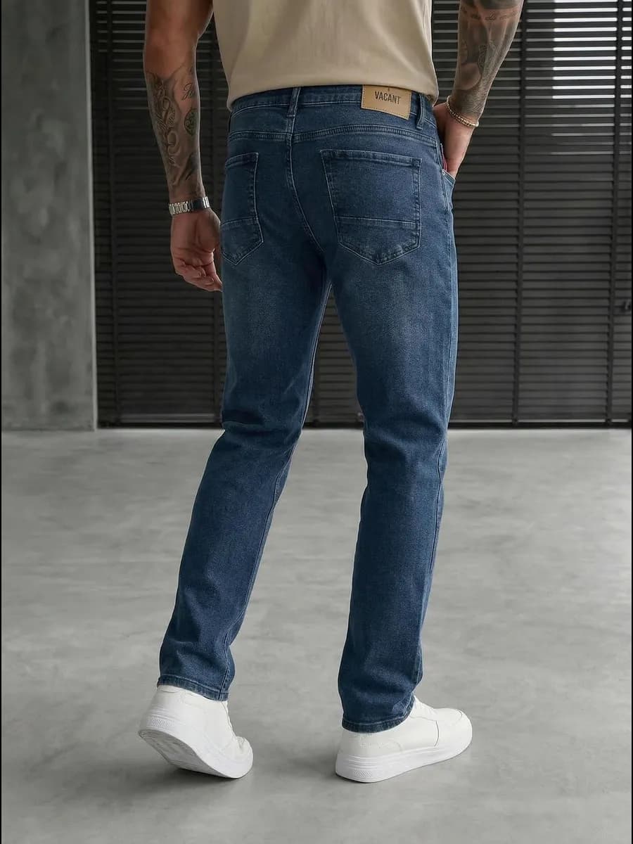 Джинсы прямые классические со средней посадкой зауженные