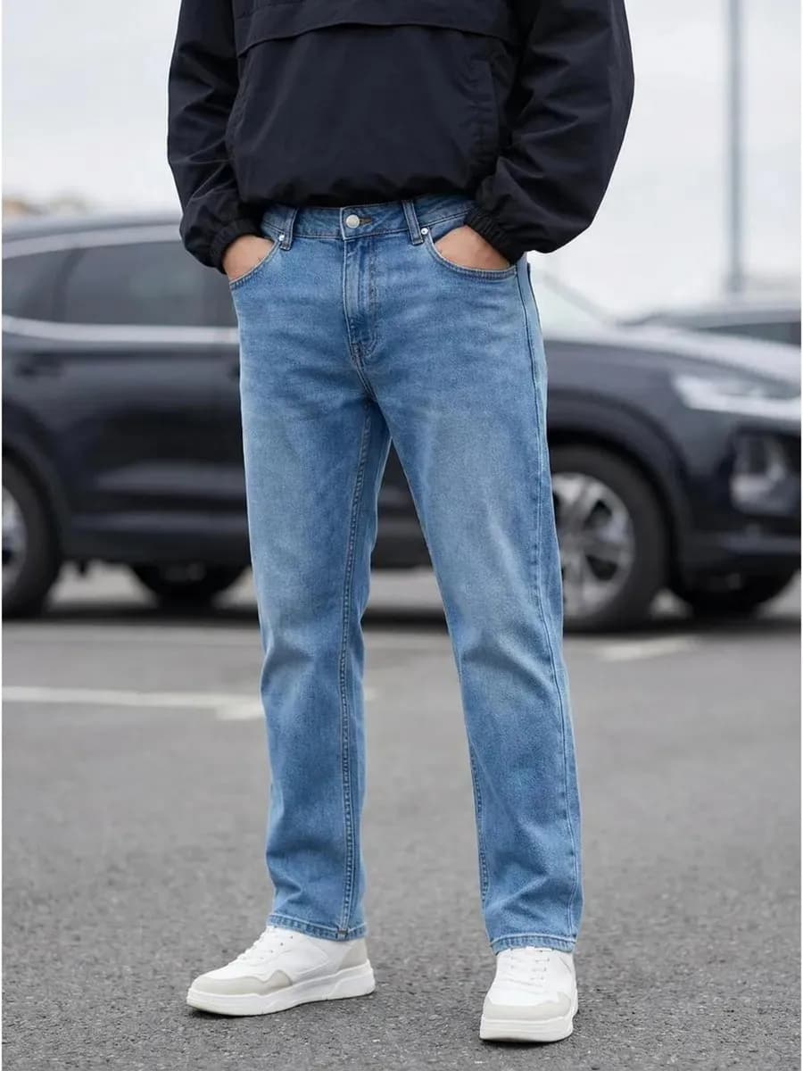 Джинсы прямые зауженные со средней посадкой