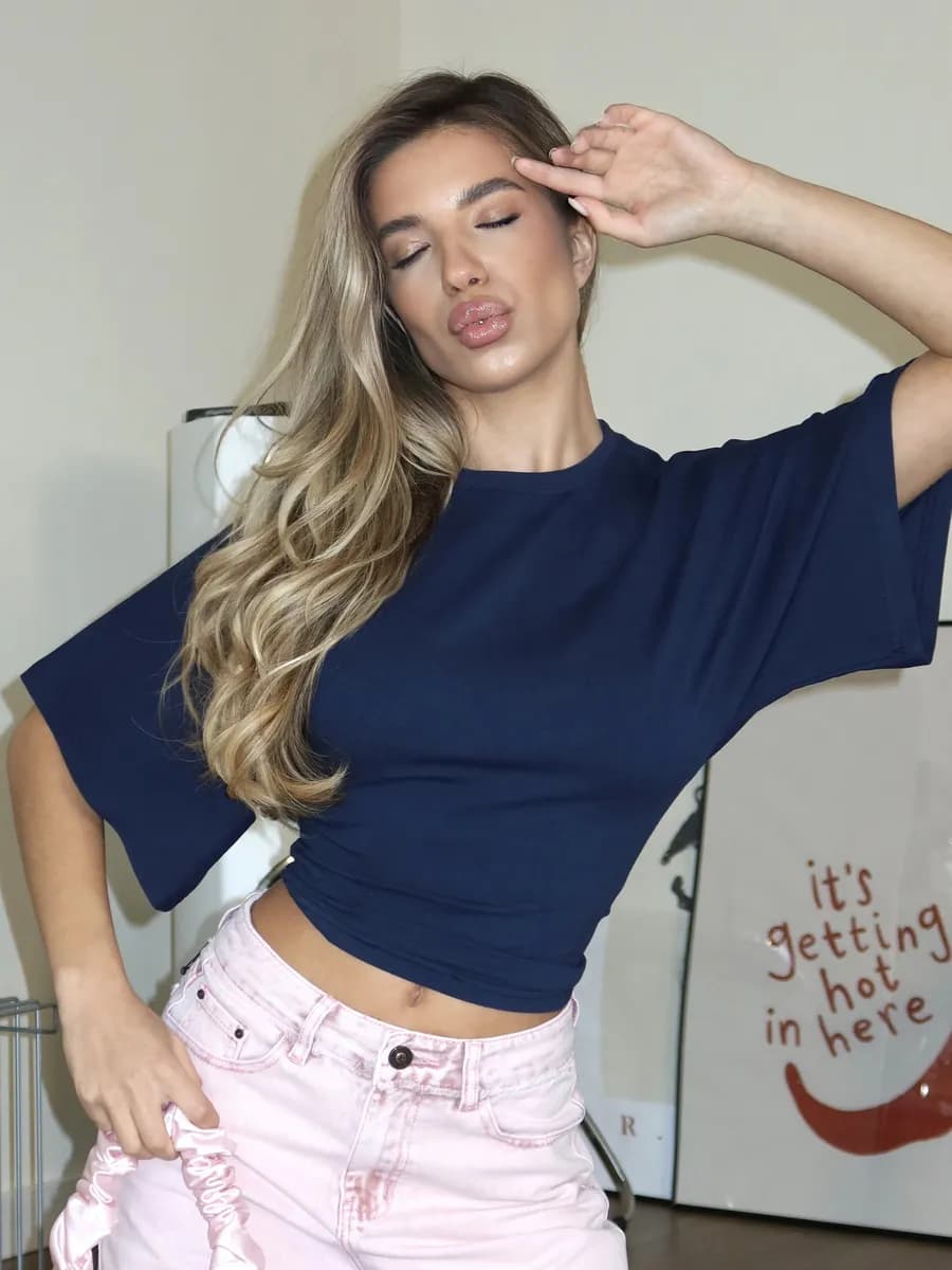 Облегающая футболка с широкими рукавами летучая мышь