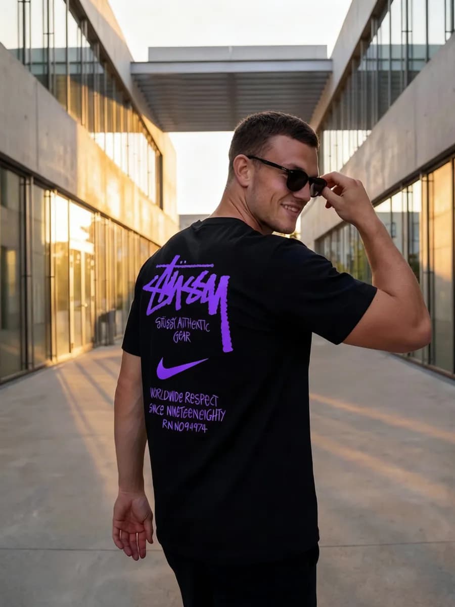 Футболка черная с принтом