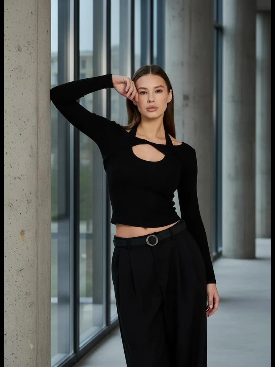 Лонгслив с декоративным вырезом