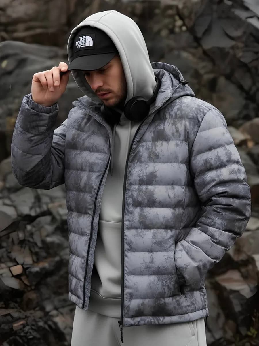 Демисезонная куртка стеганая с капюшоном