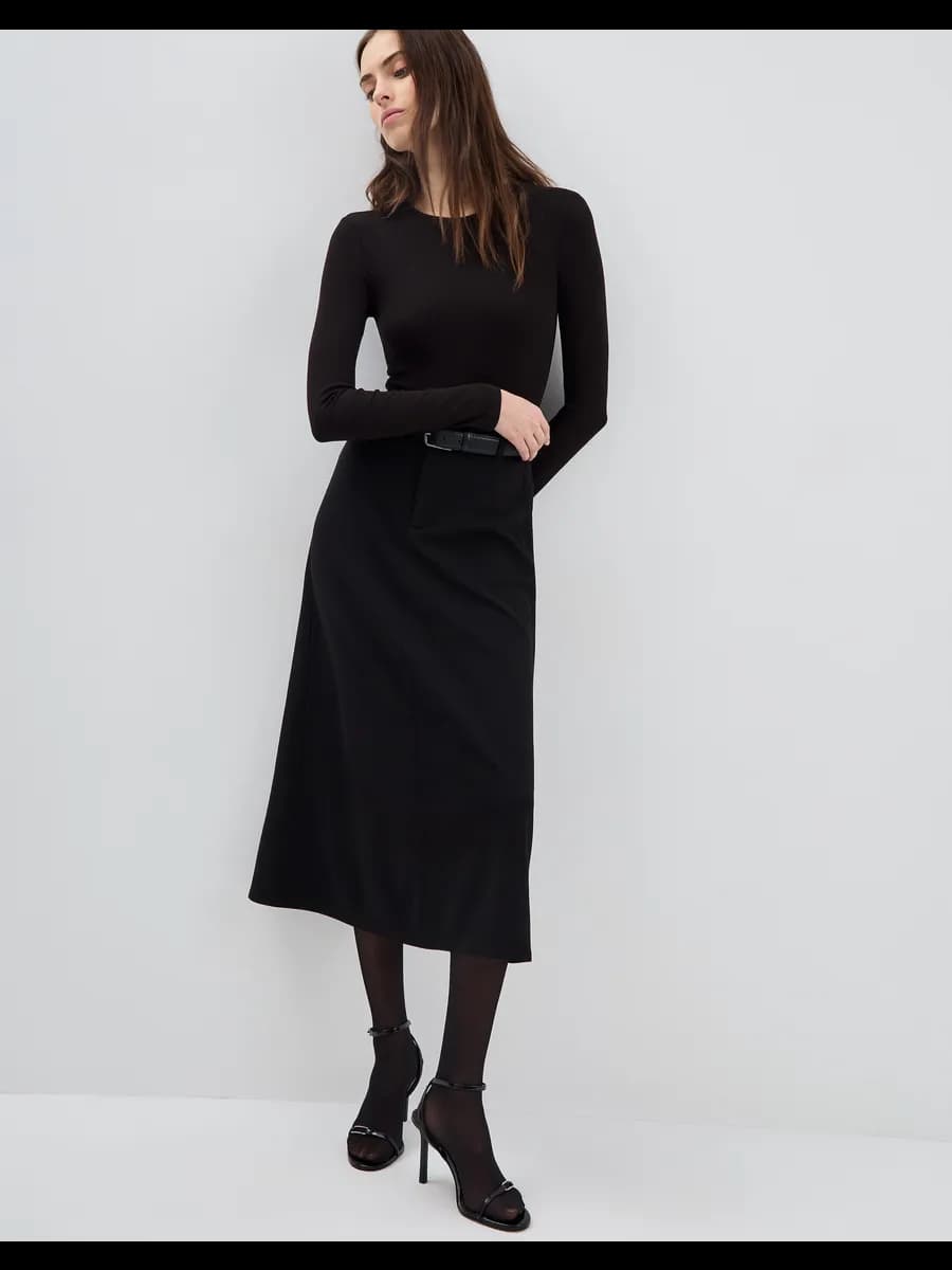 Чёрная юбка-трапеция миди