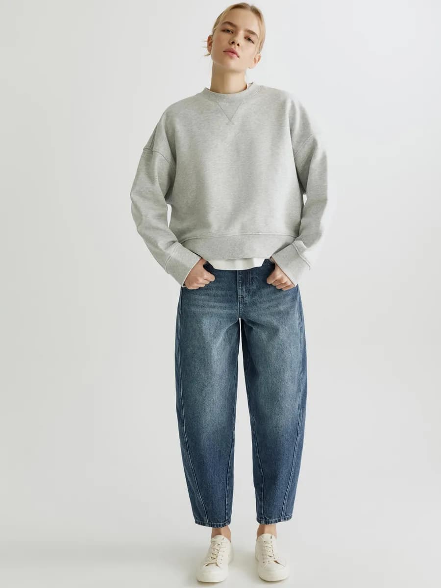 Укороченные женские джинсы бананы