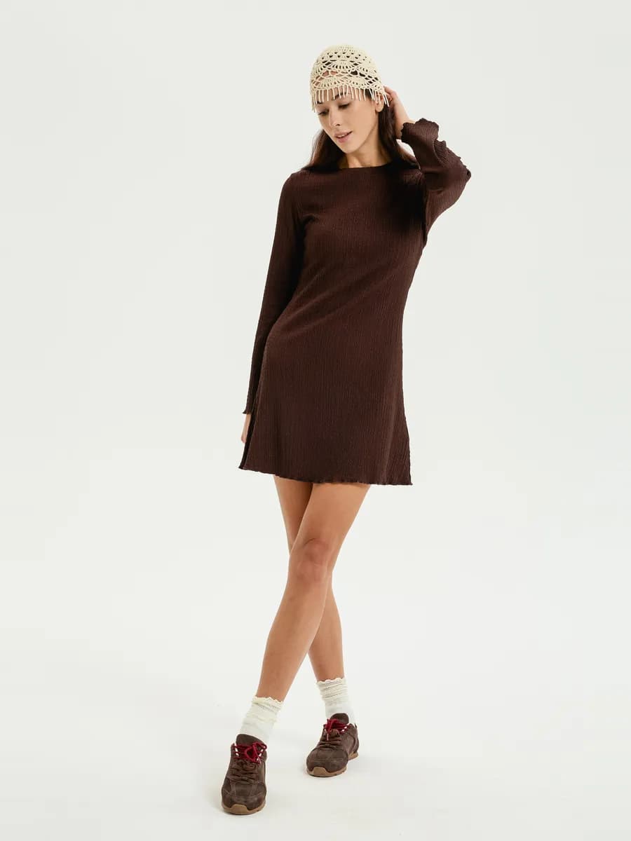 Женское платье мини с длинным рукавом