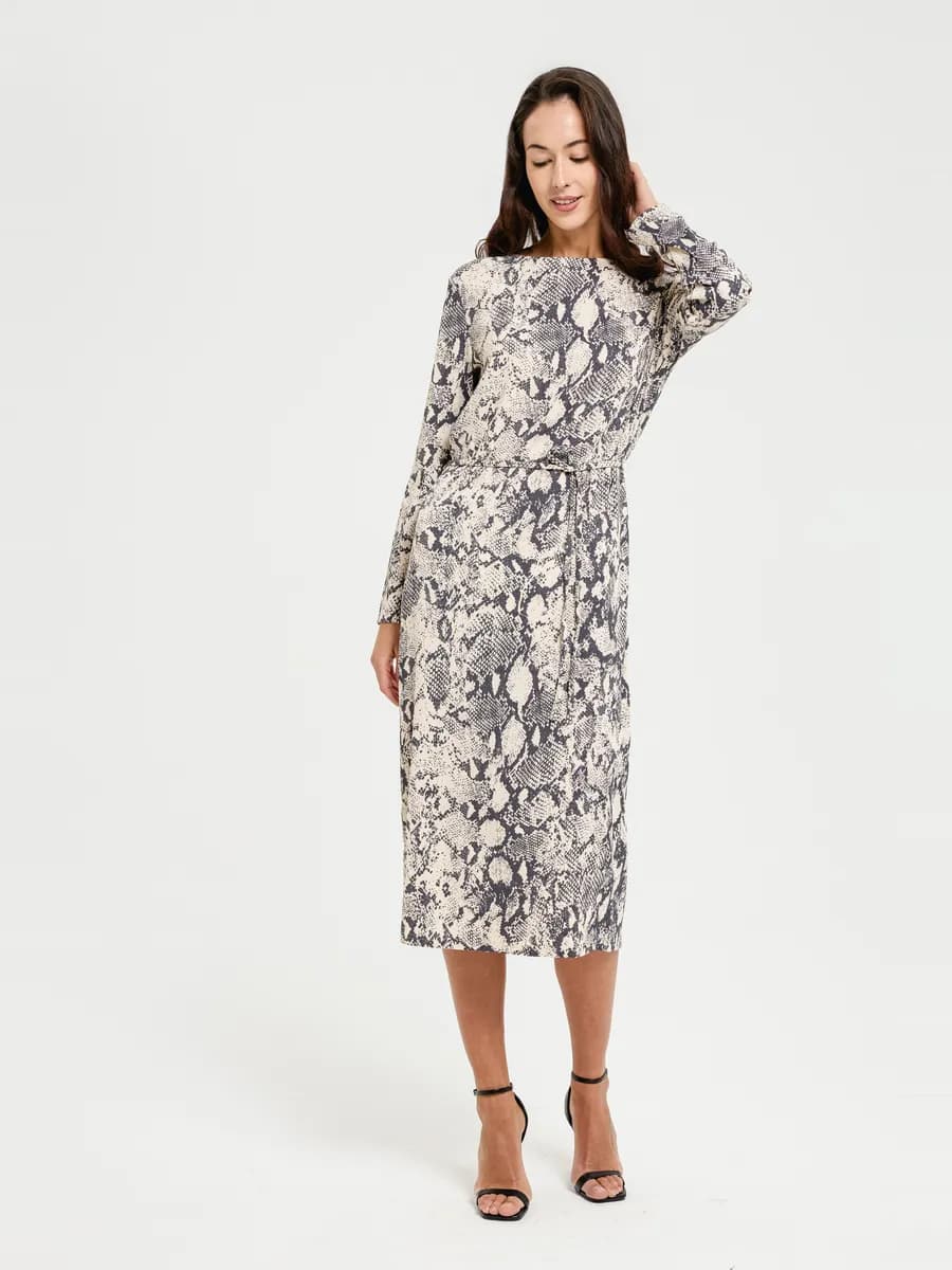 Женское платье миди с принтом и поясом