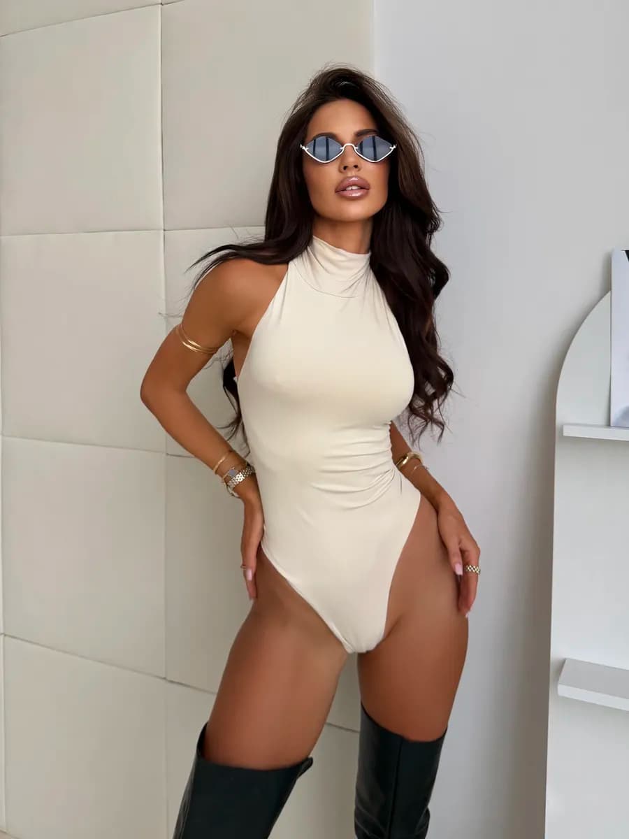 Вечернее боди без рукавов с горлом