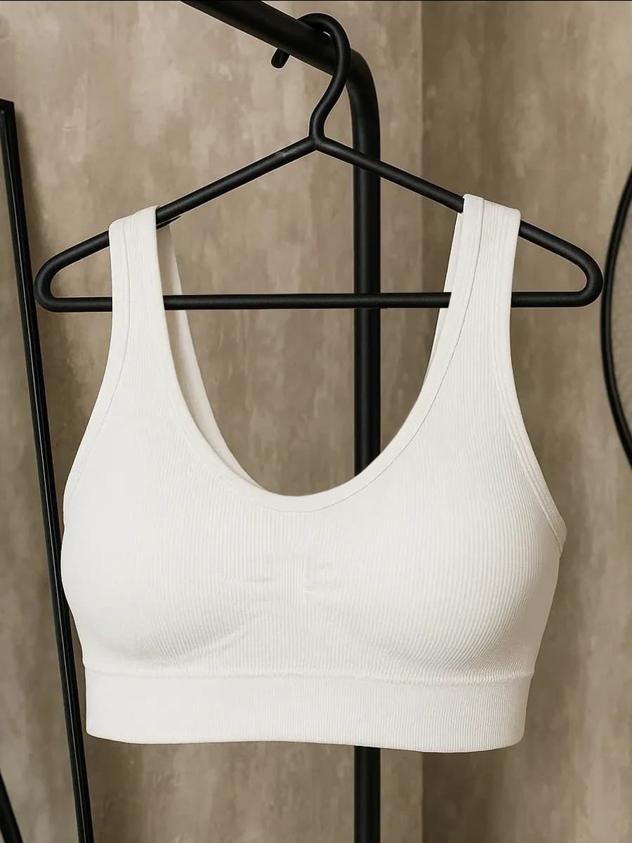 Топ спортивный для фитнеса с чашками на широких бретелях