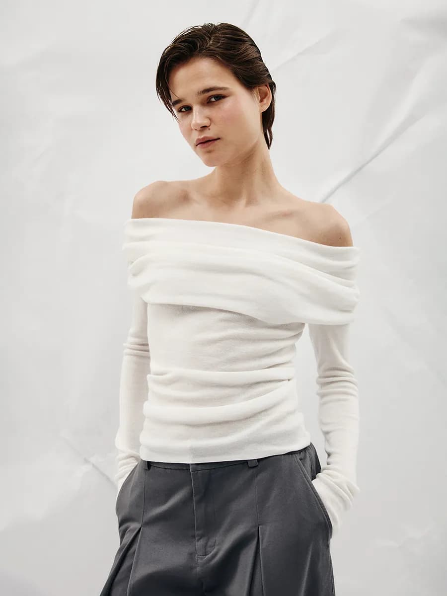 Джемпер из лиоцелла с открытыми плечами