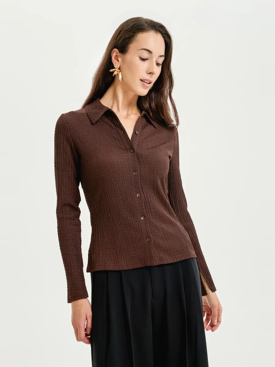 Женская прилегающая рубашка