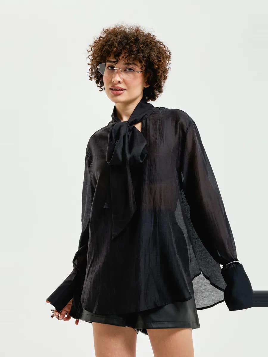 Женская блузка с бантом