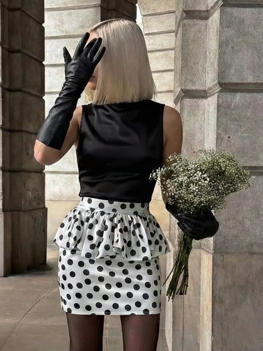 Юбка карандаш короткая с баской баллон атласная