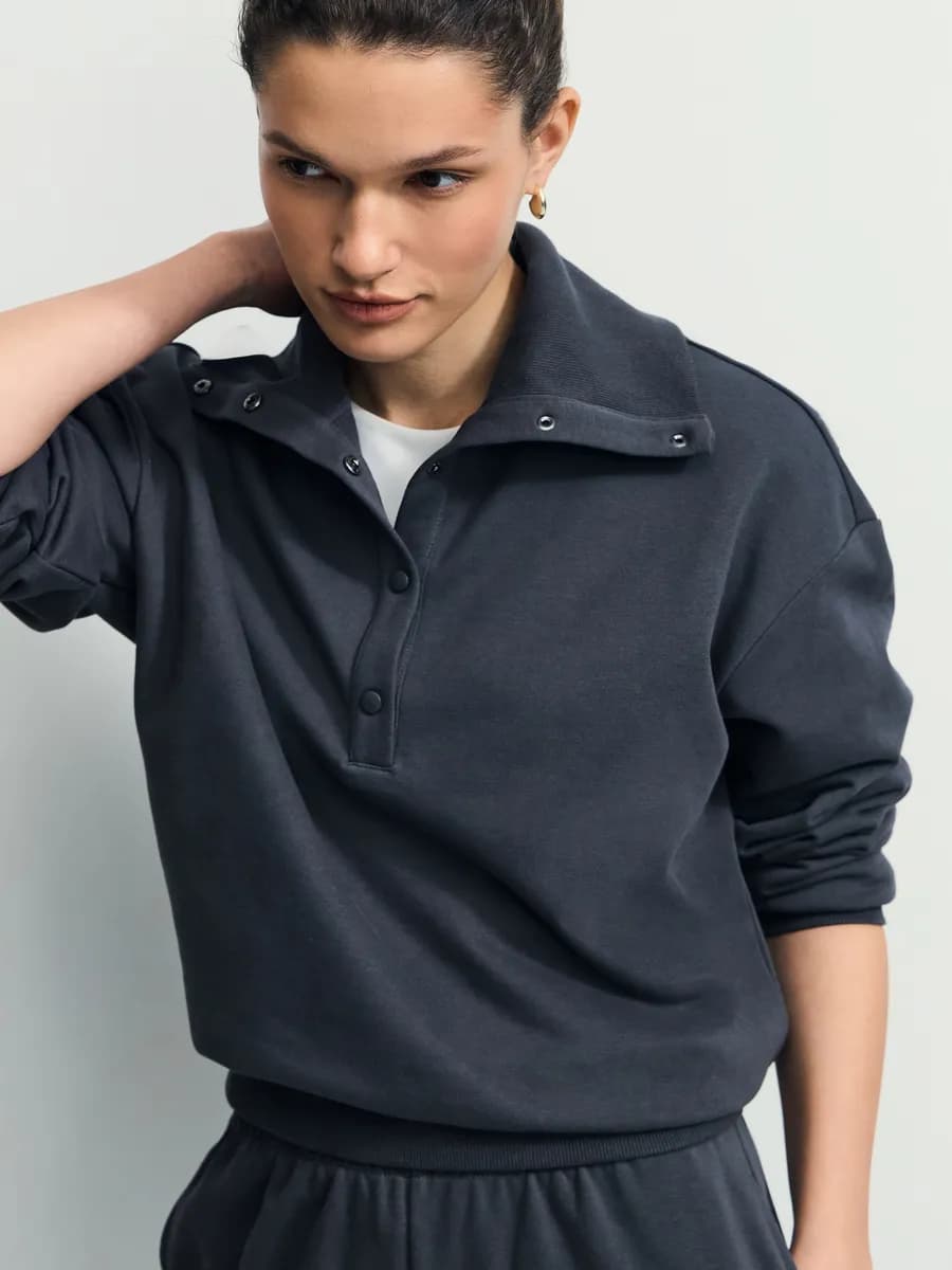 Толстовка базовая с воротником на кнопках прямого кроя