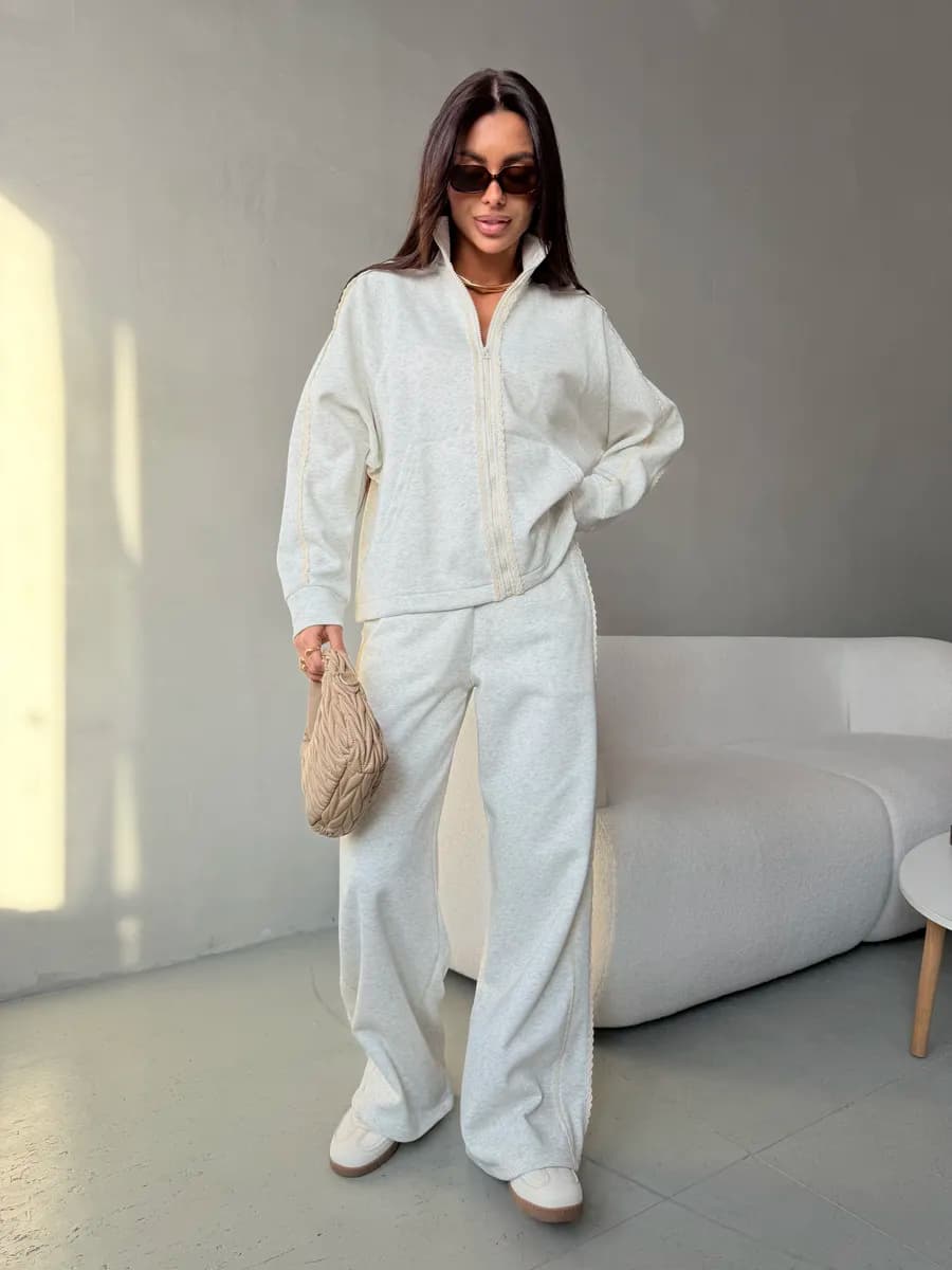 Костюм спортивный оверсайз на молнии с кружевом