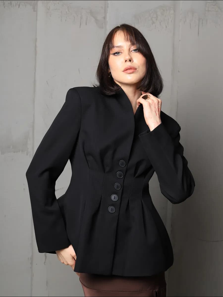 Пиджак приталенный с баской