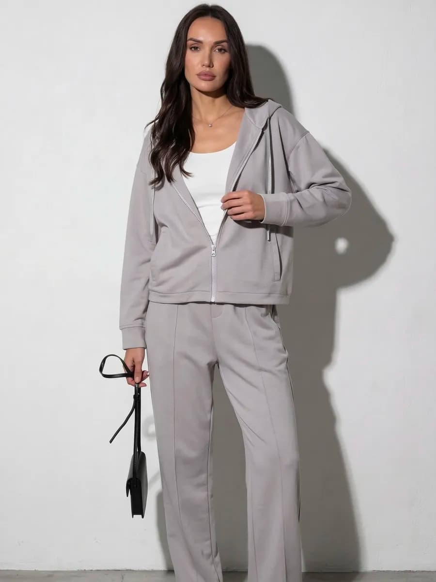 Костюм спортивный на молнии с капюшоном - фото 1
