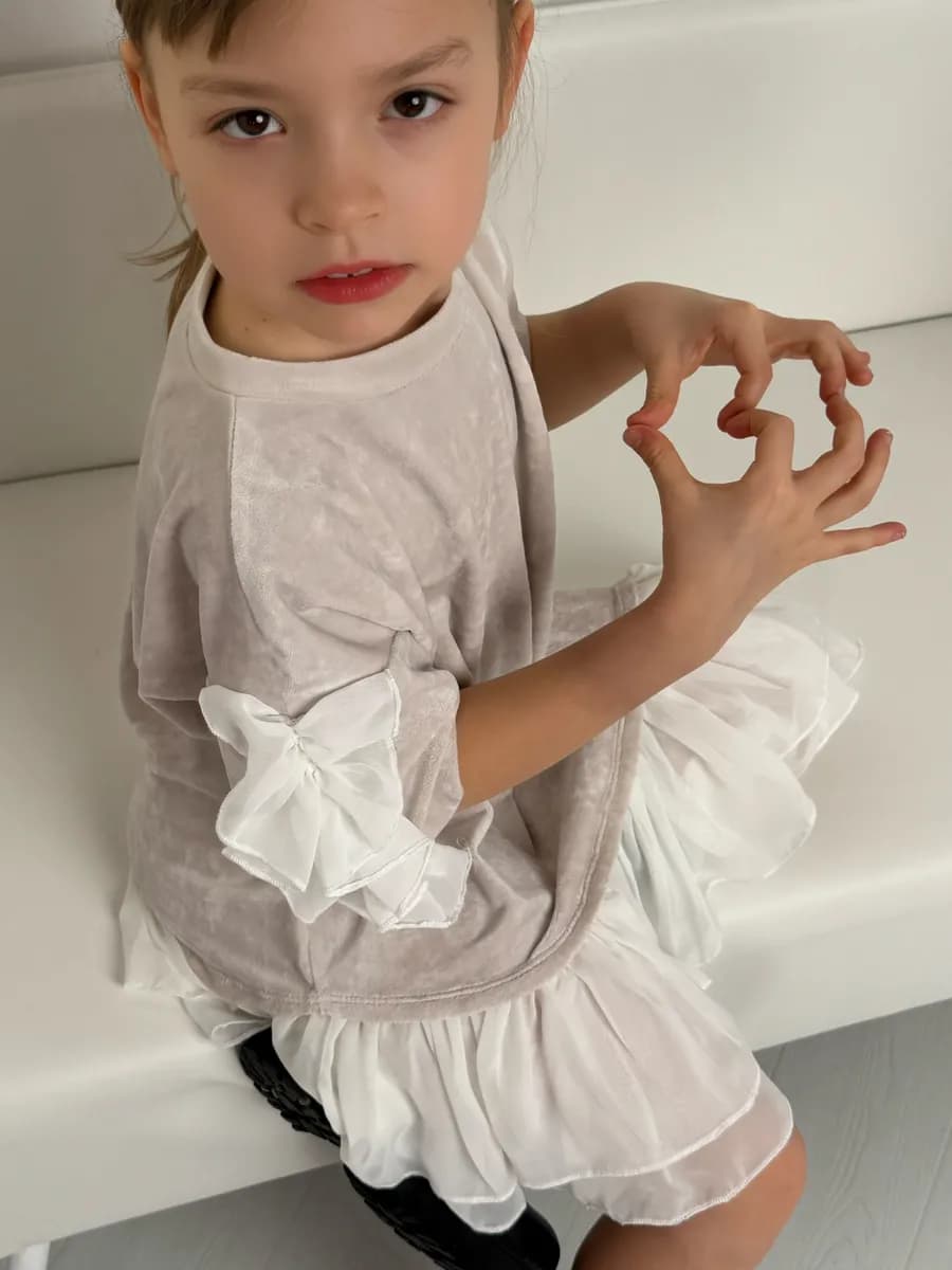 Платье нарядное велюр с рюшами - фото 1