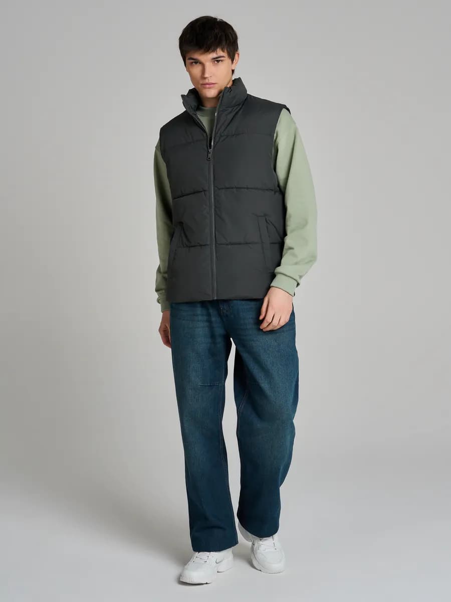 Демисезонный жилет на синтепоне без капюшона