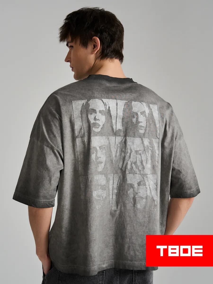 Футболка с вареным эффектом и принтом на спине