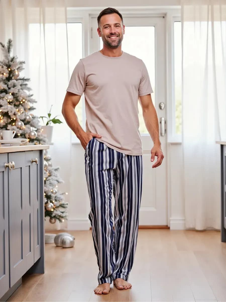 Пижама со штанами и футболкой домашний костюм