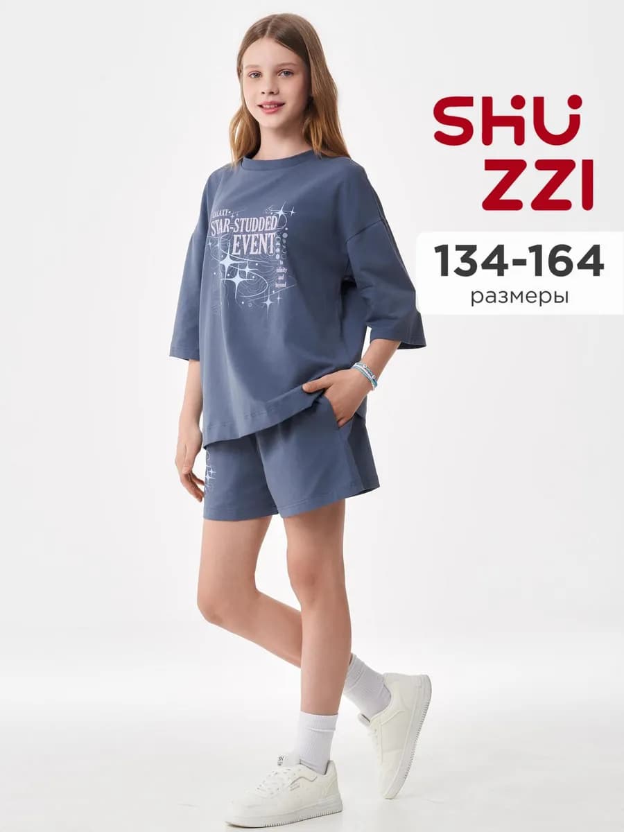 Летний костюм с футболкой и шортами