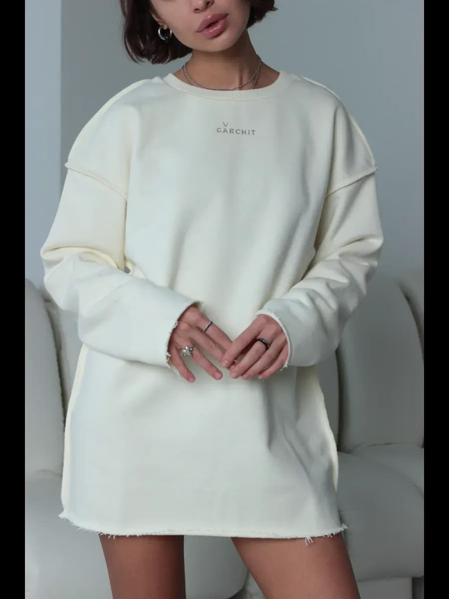 Свитшот удлиненный с декоративными швами