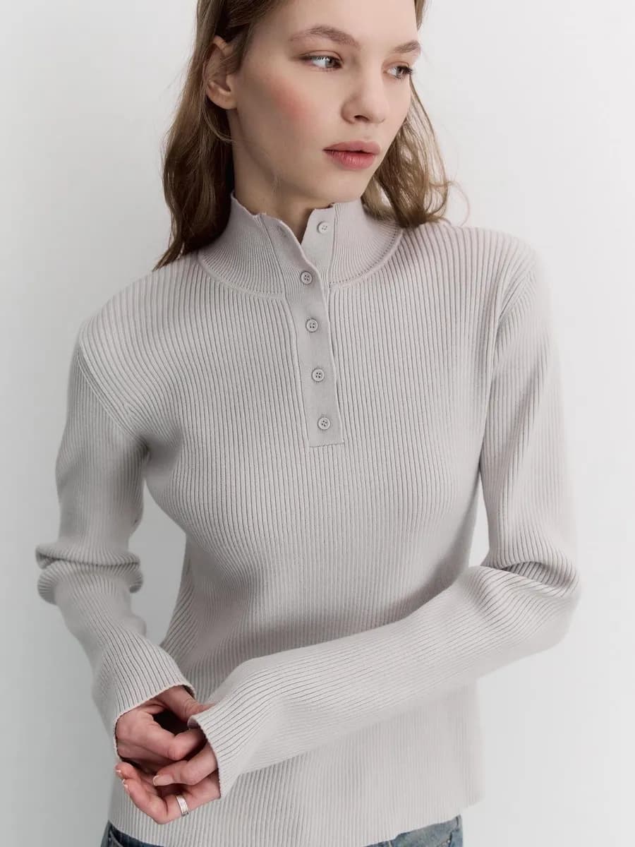 Водолазка с горлом в рубчик трикотажная с пуговицами