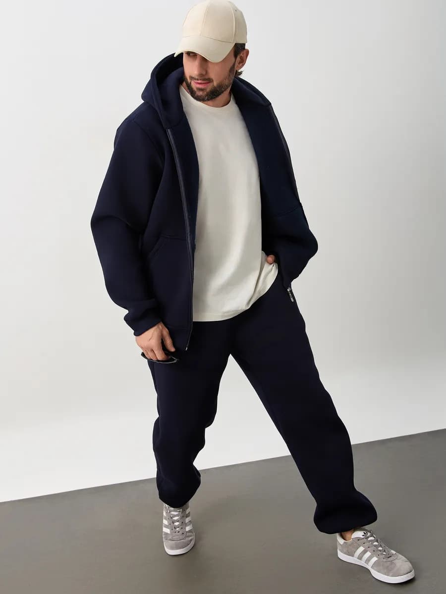Спортивный костюм на молнии с начесом