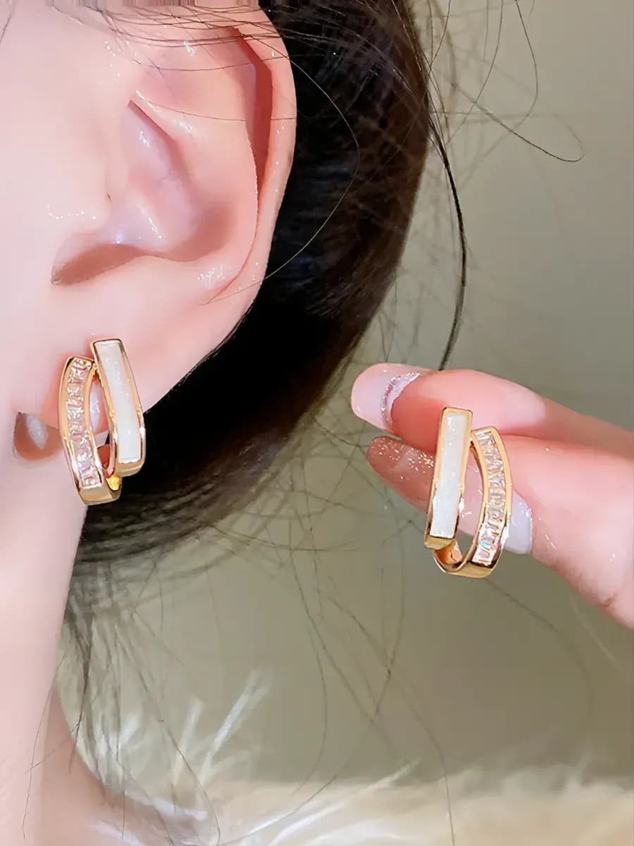 Серьги гвоздики с кристаллами бижутерия