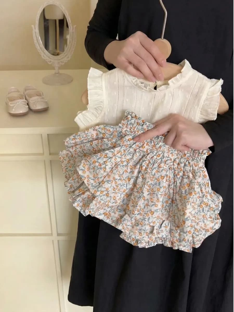 Костюм нарядный с юбкой-шорты