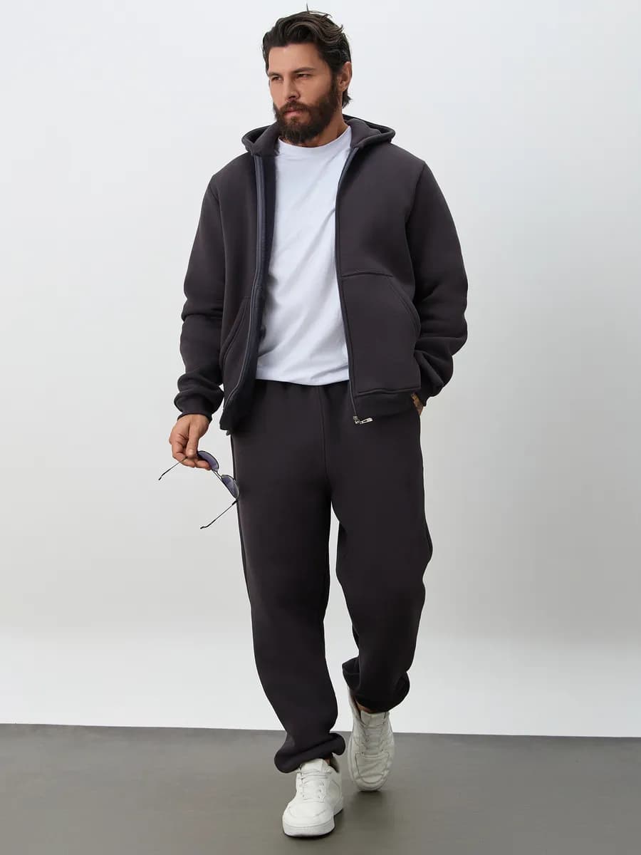 Спортивный костюм на молнии с начесом