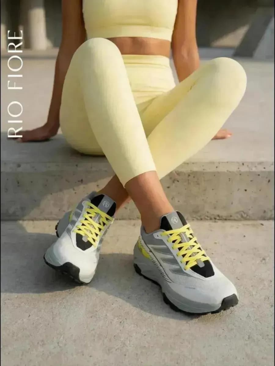 Треккинговые кроссовки спортивные