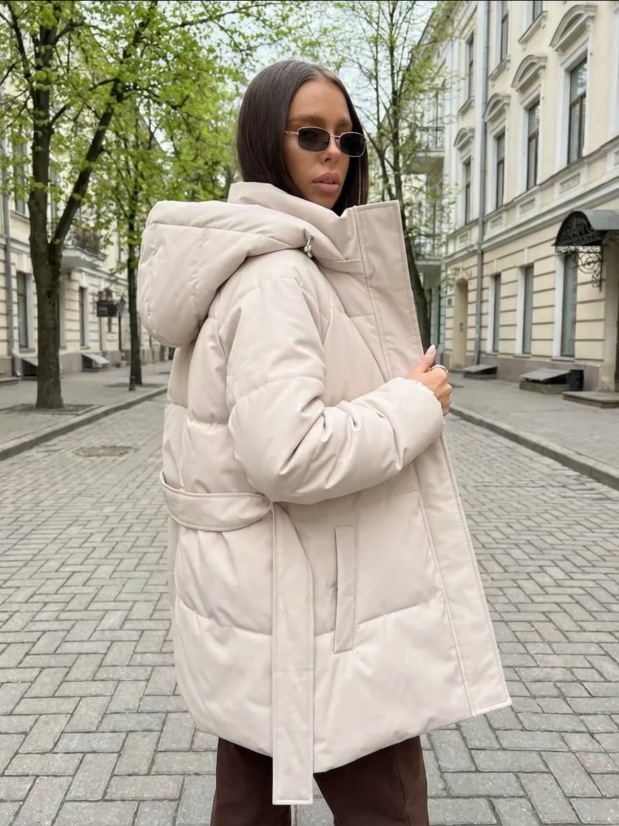 Куртка демисезонная удлиненная с капюшоном и поясом