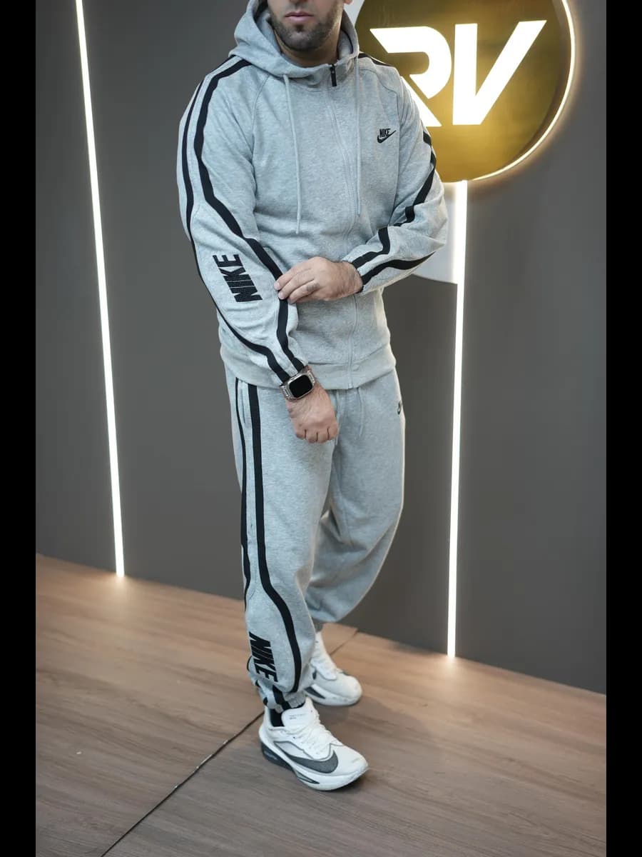 Спортивный костюм на молнии nike