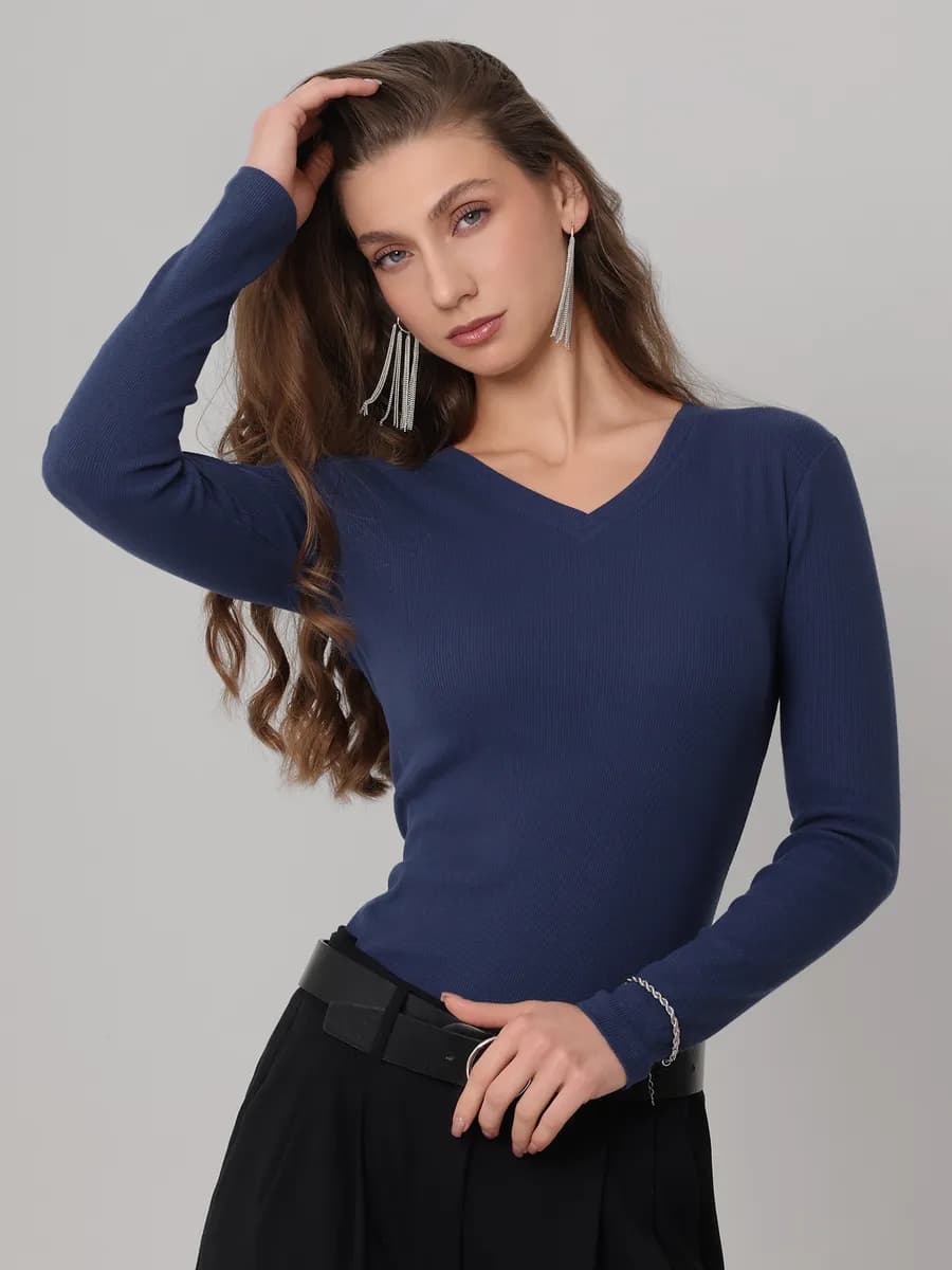 Лонгслив в рубчик облегающий джемпер лапша V-образный вырез