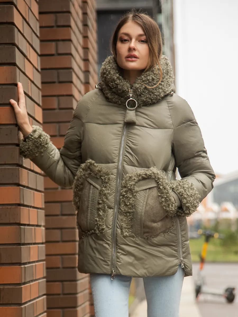 Пуховик зимний короткий с мехом барашек