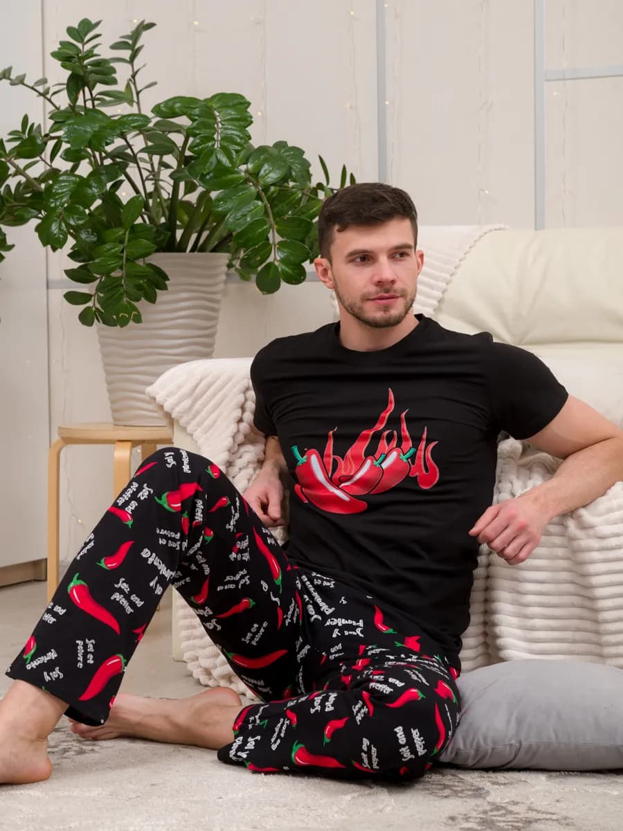 Пижама с брюками и футболкой перец