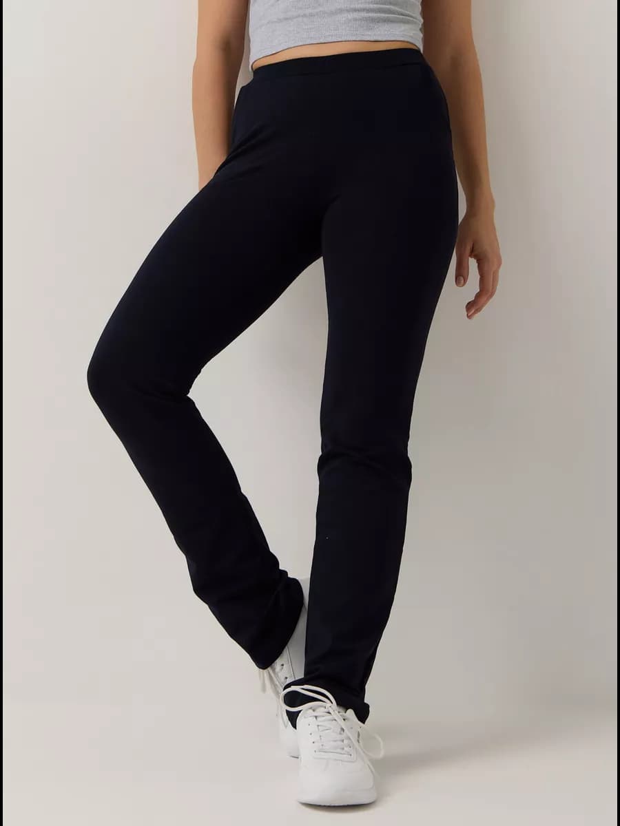 Спортивные штаны прямые на резинке с карманами