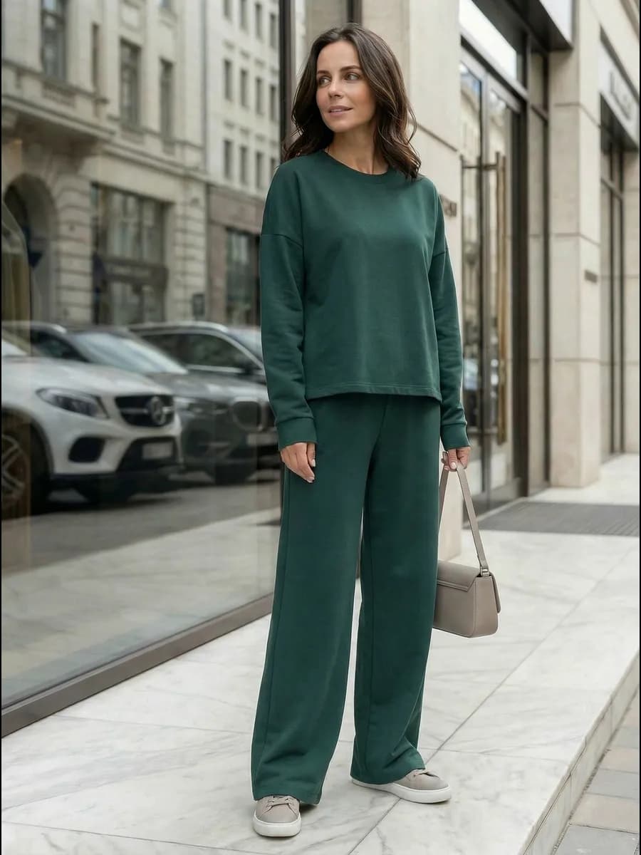 Спортивный костюм с широкими брюками