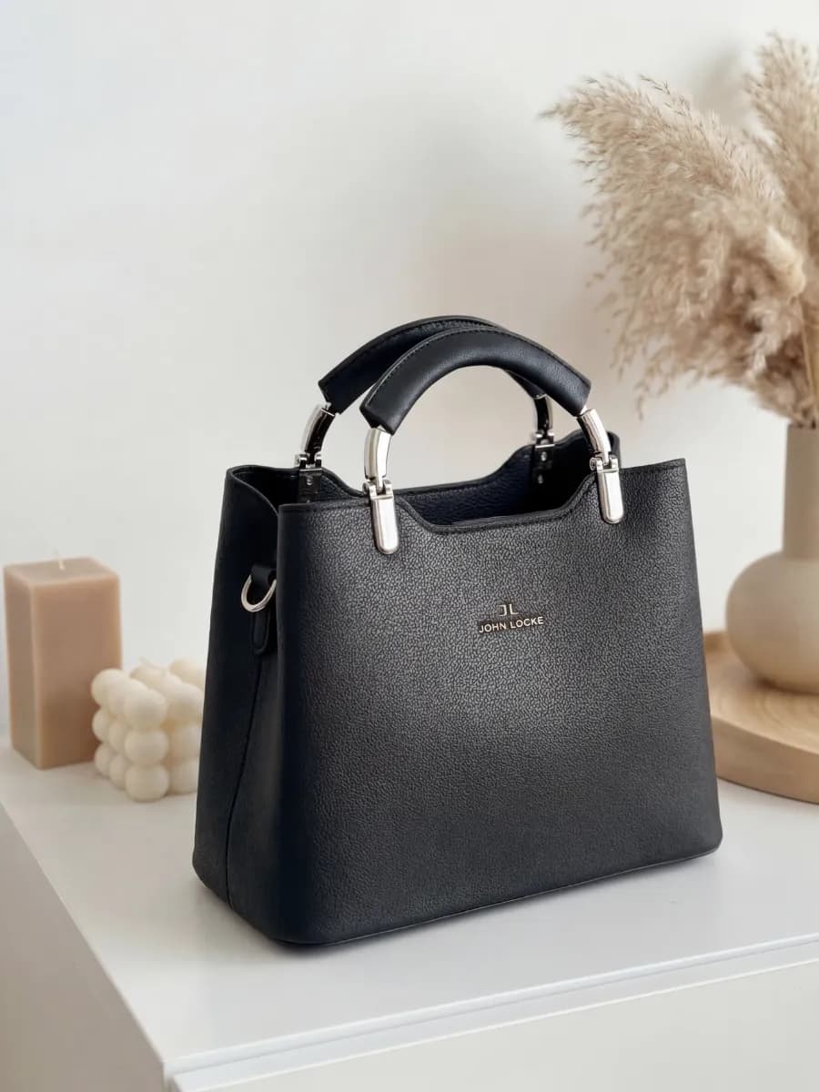 Сумка средняя черная через плечо