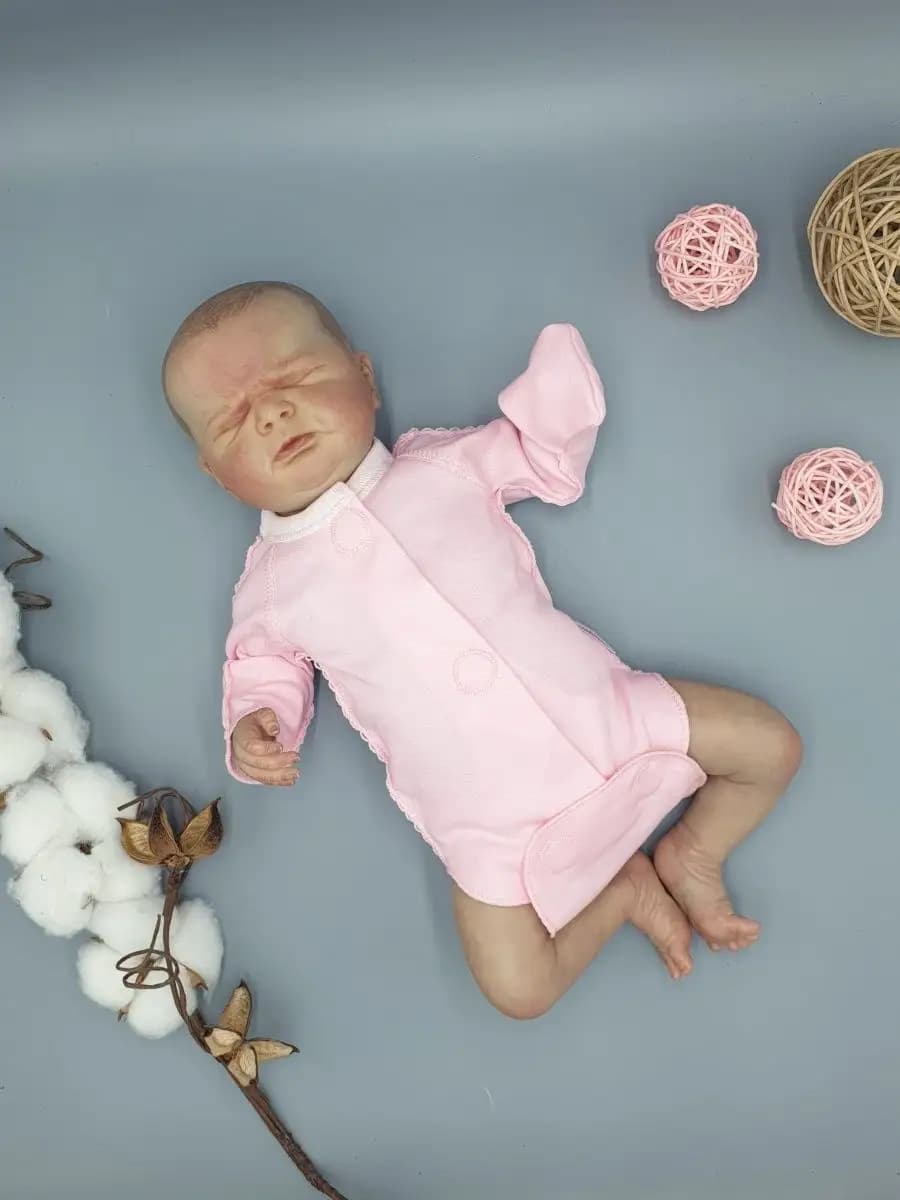 Боди на липучке недоношенного малыша