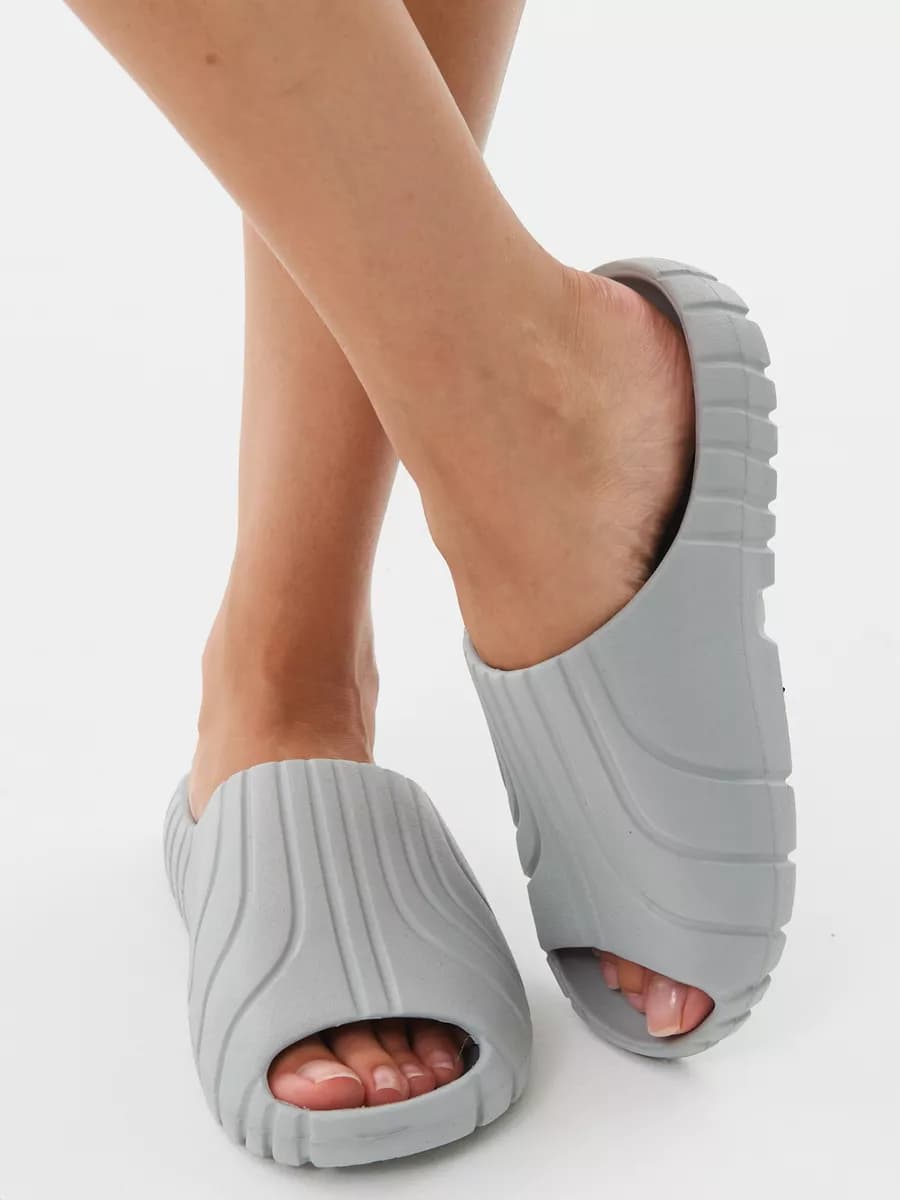 Сланцы женские пляжные резиновые