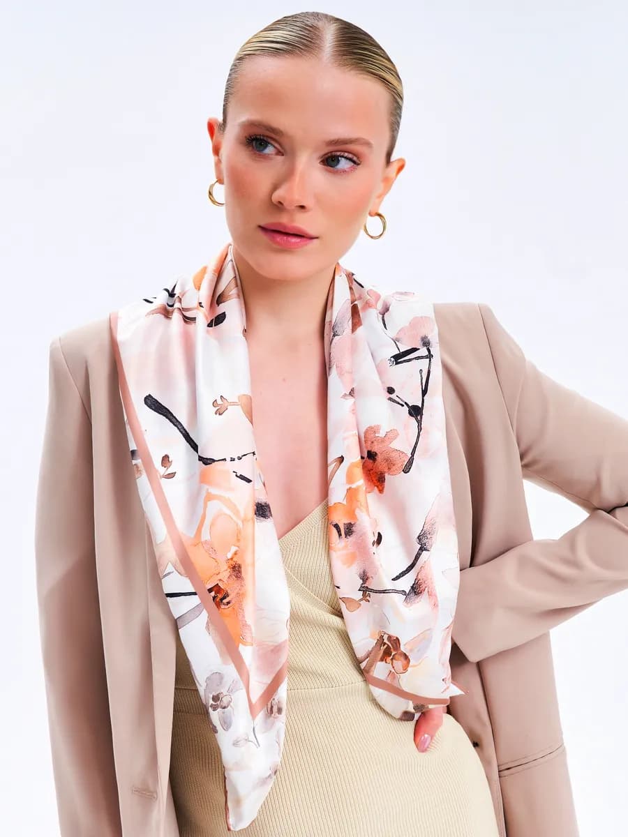 Платок шелковый на голову и шею