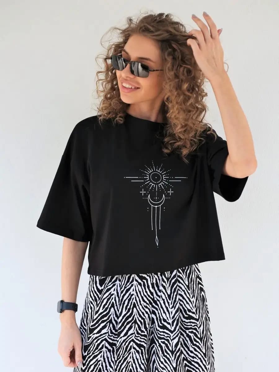 Футболка укороченная оверсайз с принтом