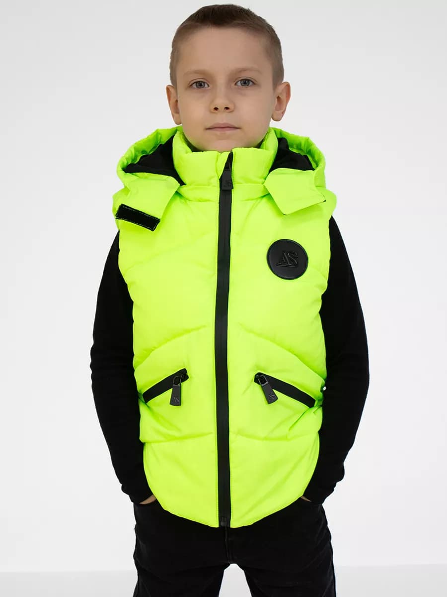 Жилет стеганый с капюшоном утепленный