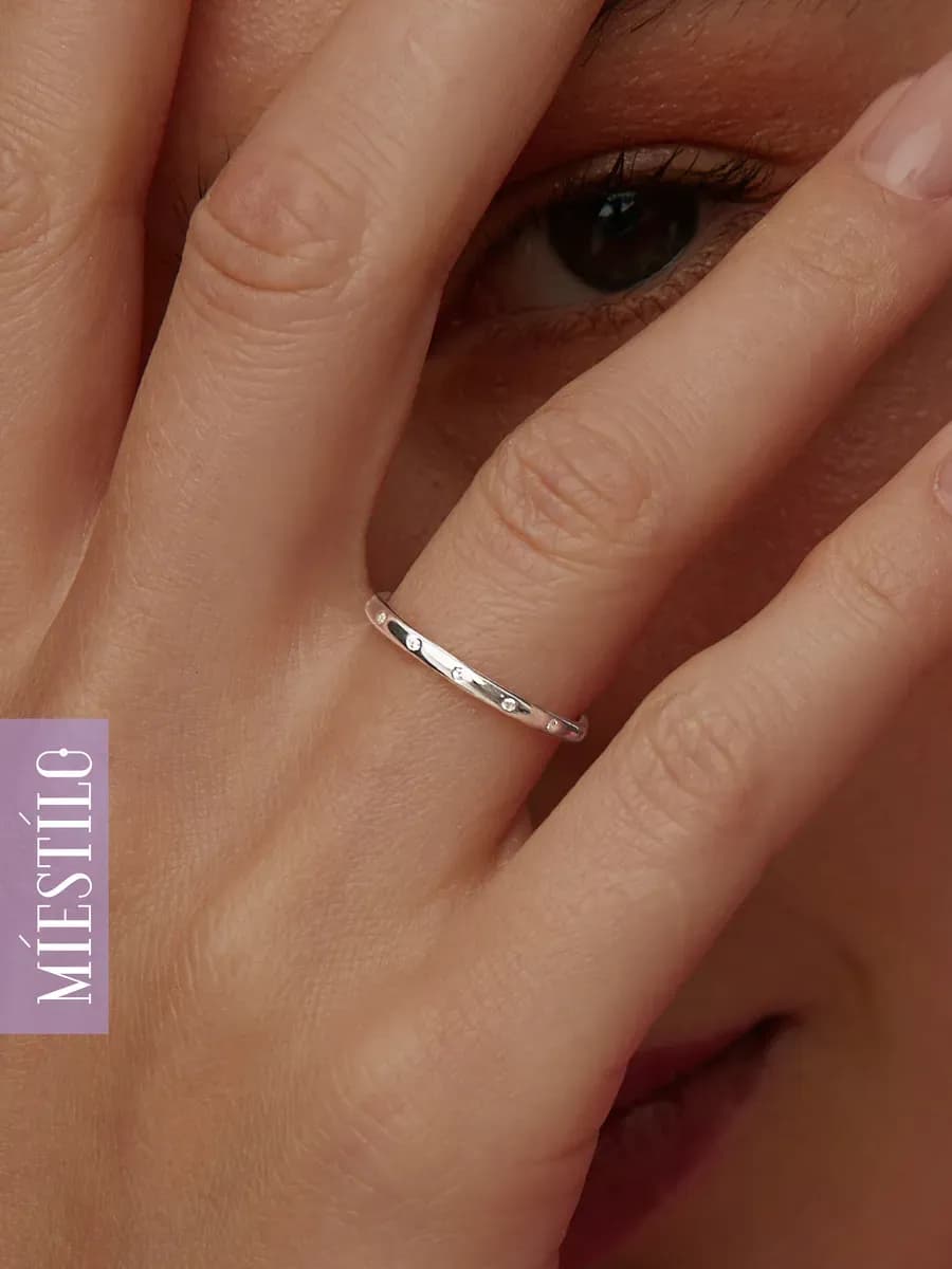 Кольцо серебро 925 ювелирное тонкое с камушками