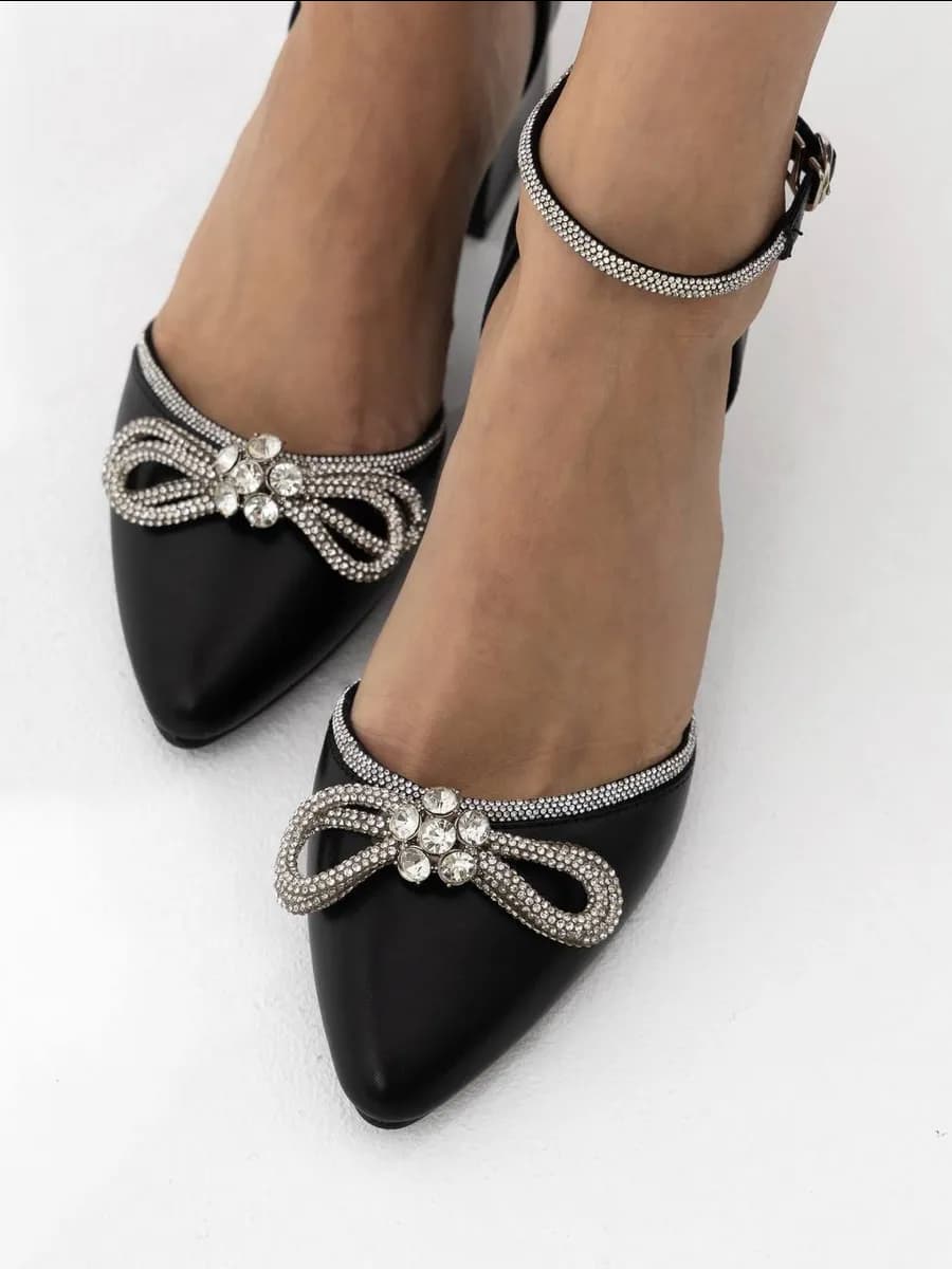 Туфли на низком каблуке лодочки вечерние