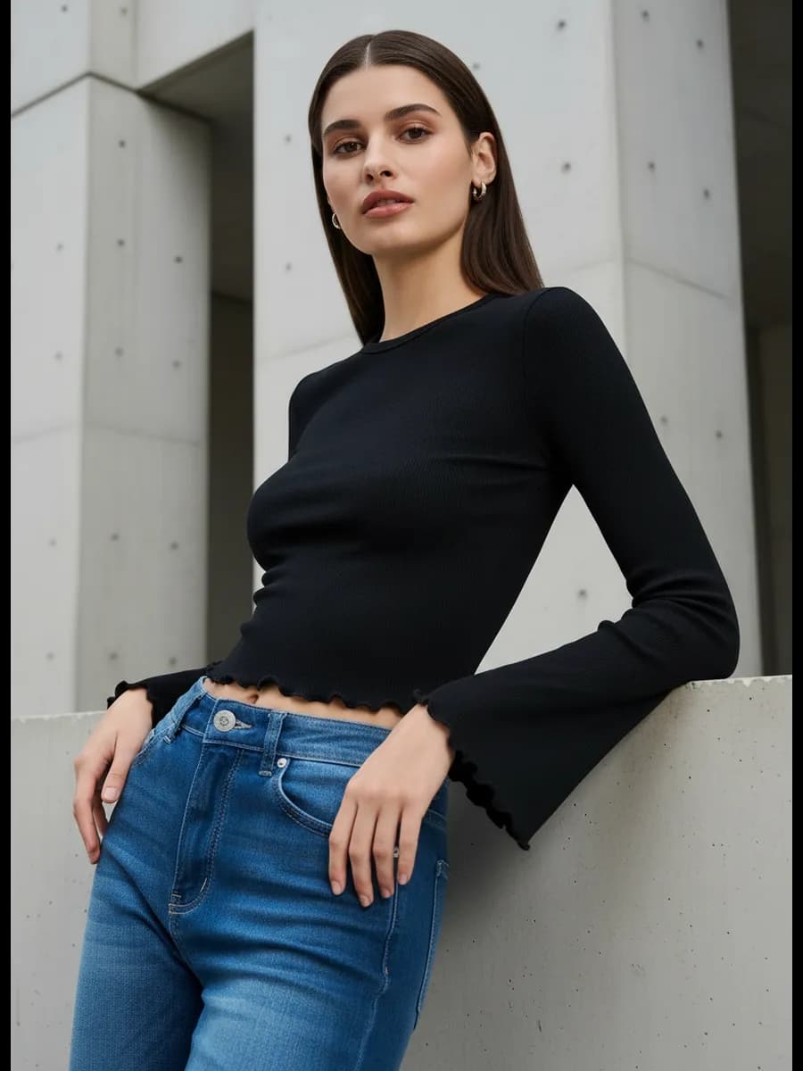 Укороченный лонгслив с рукавами клеш