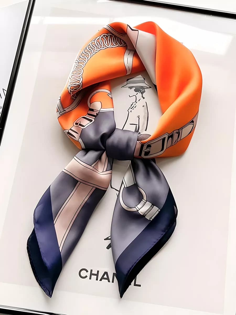 Платок шелковый на голову и шею - фото 1